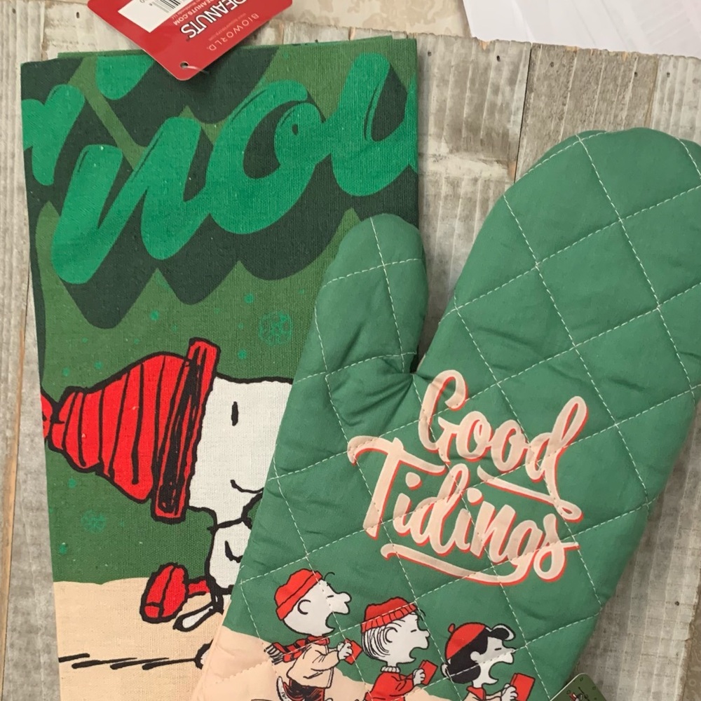 Peanuts Snoopy Oversized Oven Mittt+ towel